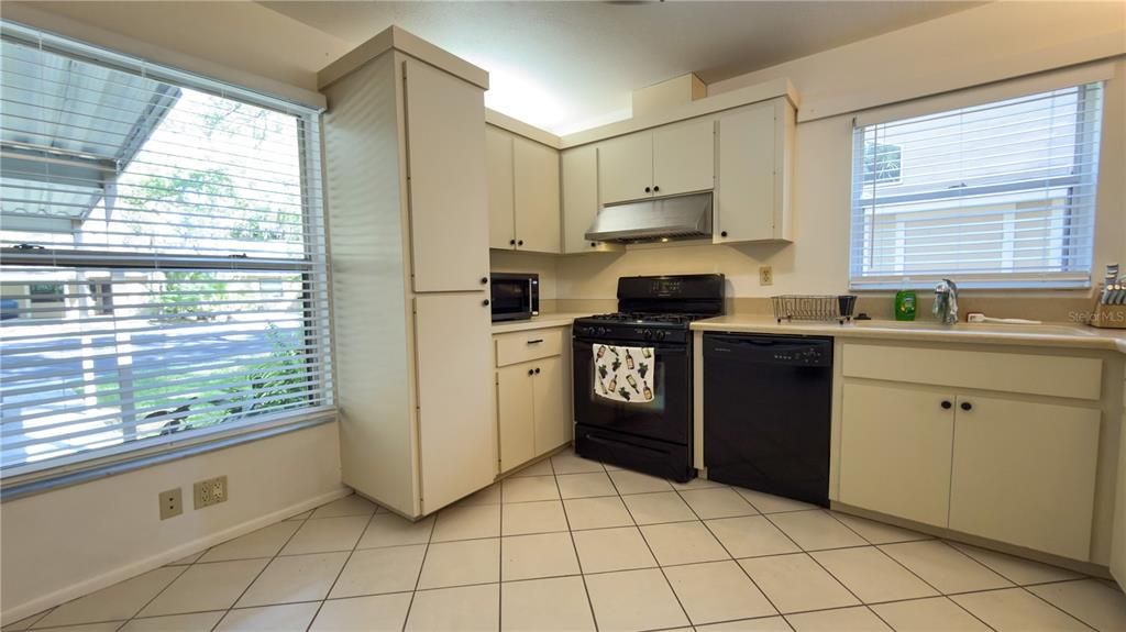 For Rent: $1,375 (2 beds, 2 baths, 1074 Square Feet)