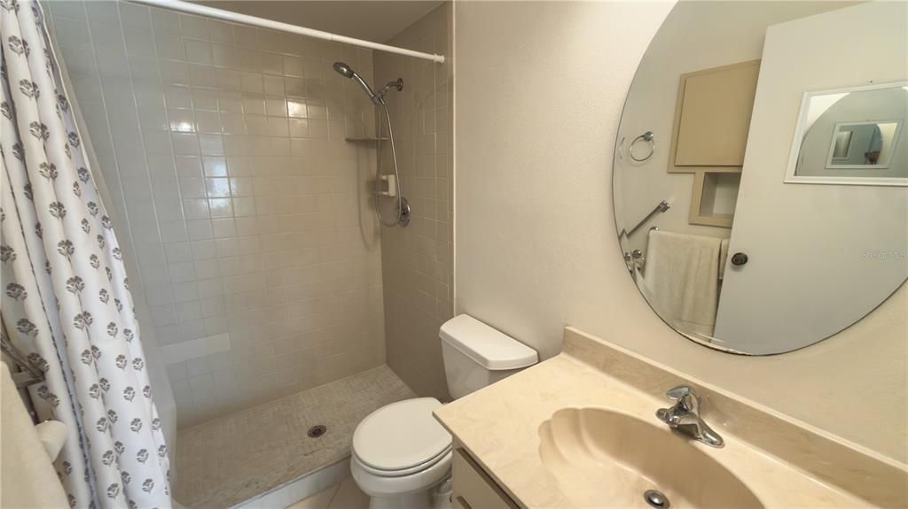 For Rent: $1,375 (2 beds, 2 baths, 1074 Square Feet)