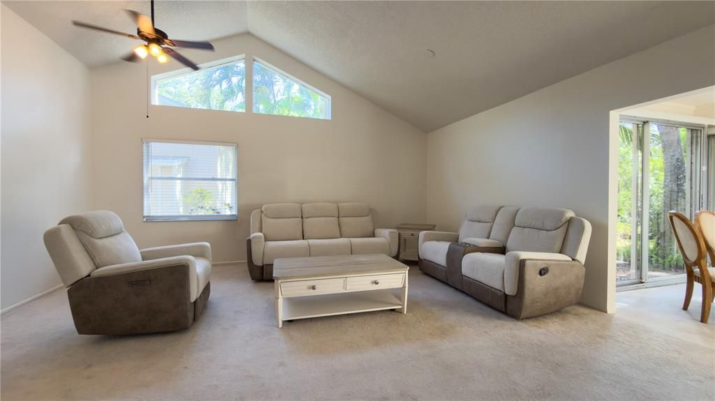 For Rent: $1,375 (2 beds, 2 baths, 1074 Square Feet)