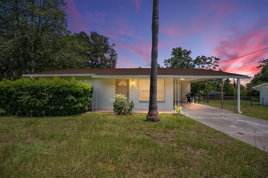 For Sale: $195,000 (2 beds, 1 baths, 988 Square Feet)