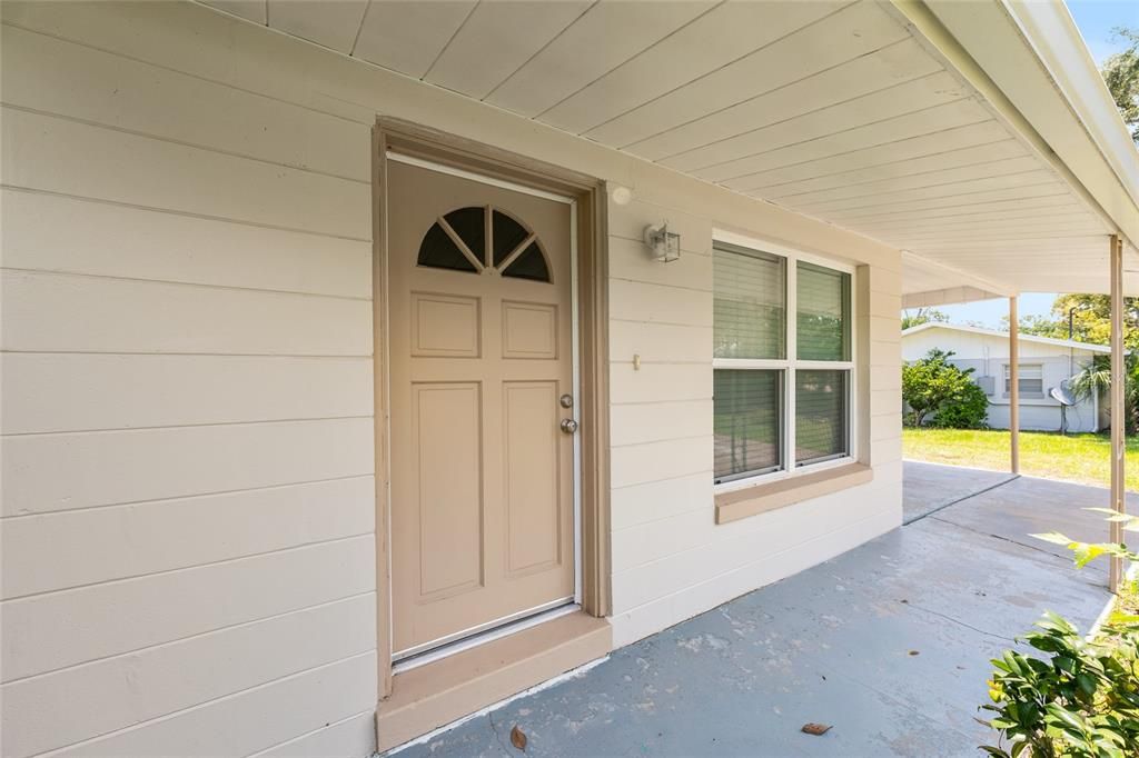 For Sale: $195,000 (2 beds, 1 baths, 988 Square Feet)
