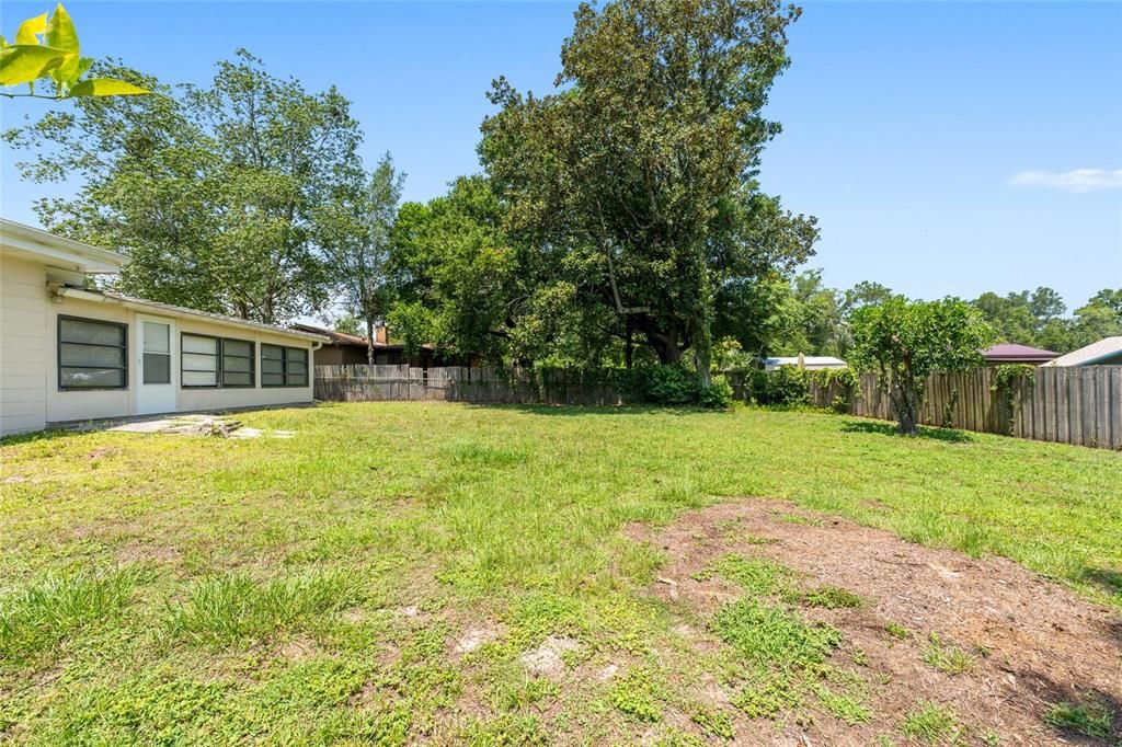 For Sale: $195,000 (2 beds, 1 baths, 988 Square Feet)