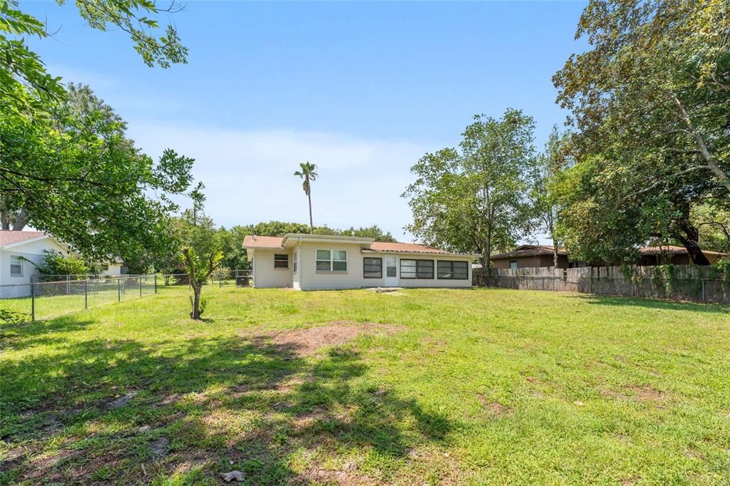For Sale: $195,000 (2 beds, 1 baths, 988 Square Feet)