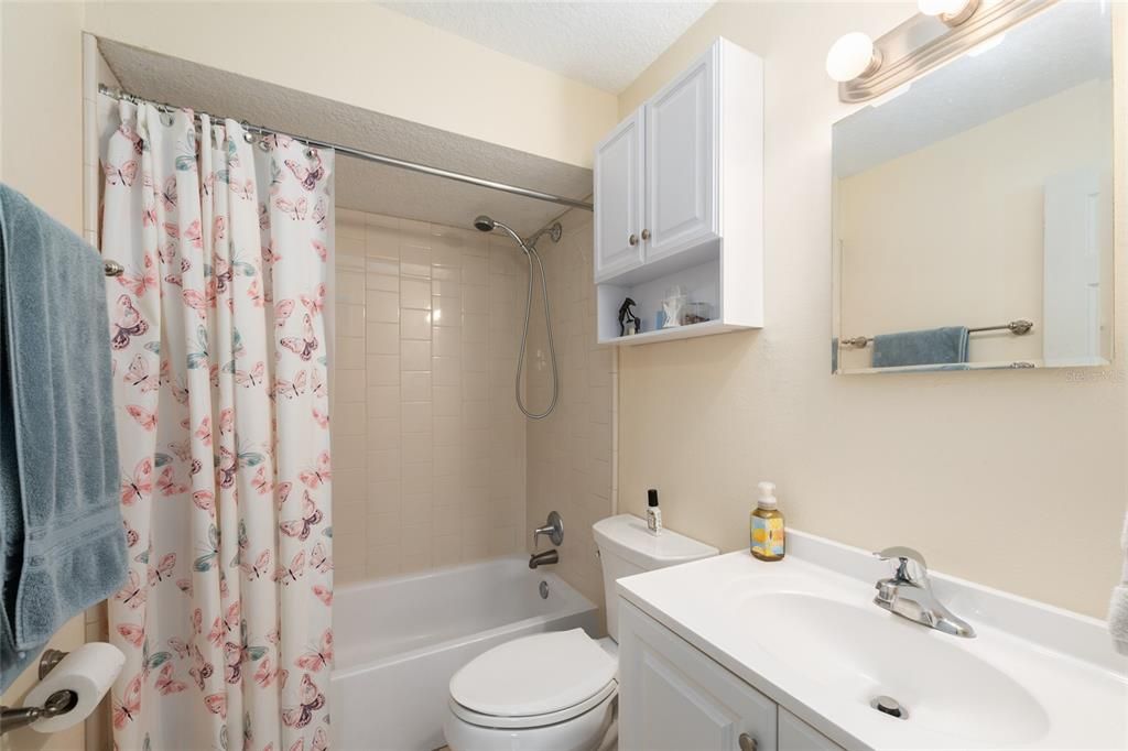 For Sale: $195,000 (2 beds, 1 baths, 988 Square Feet)