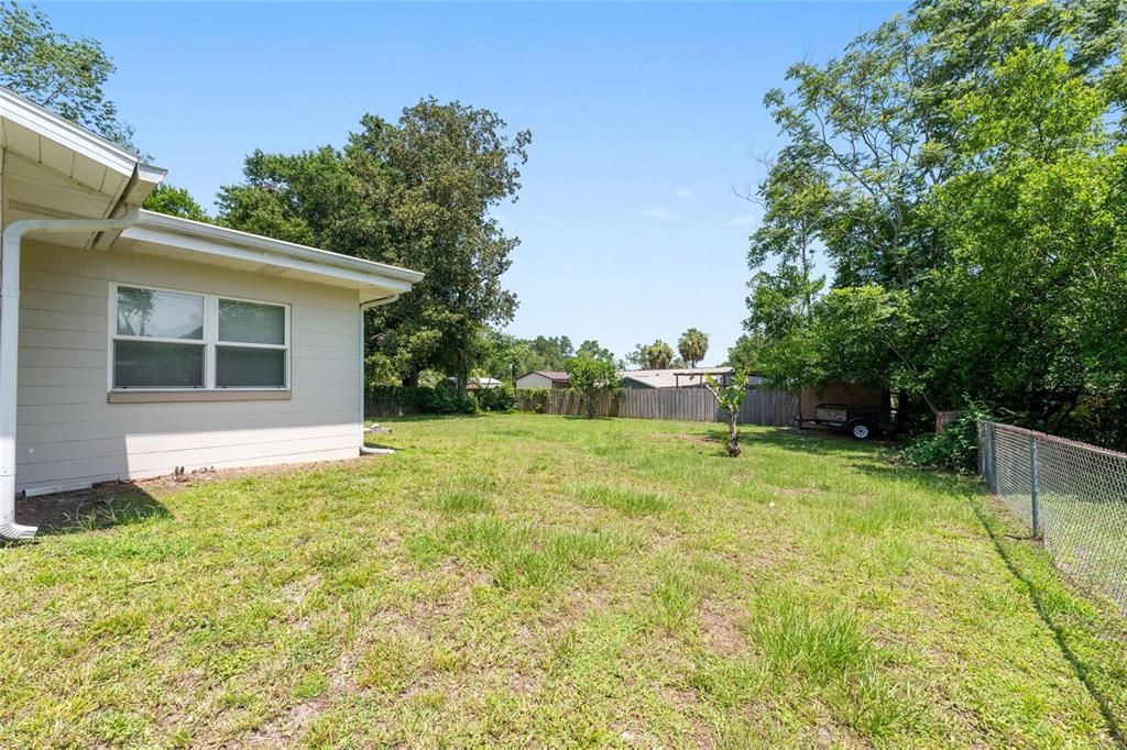 For Sale: $195,000 (2 beds, 1 baths, 988 Square Feet)