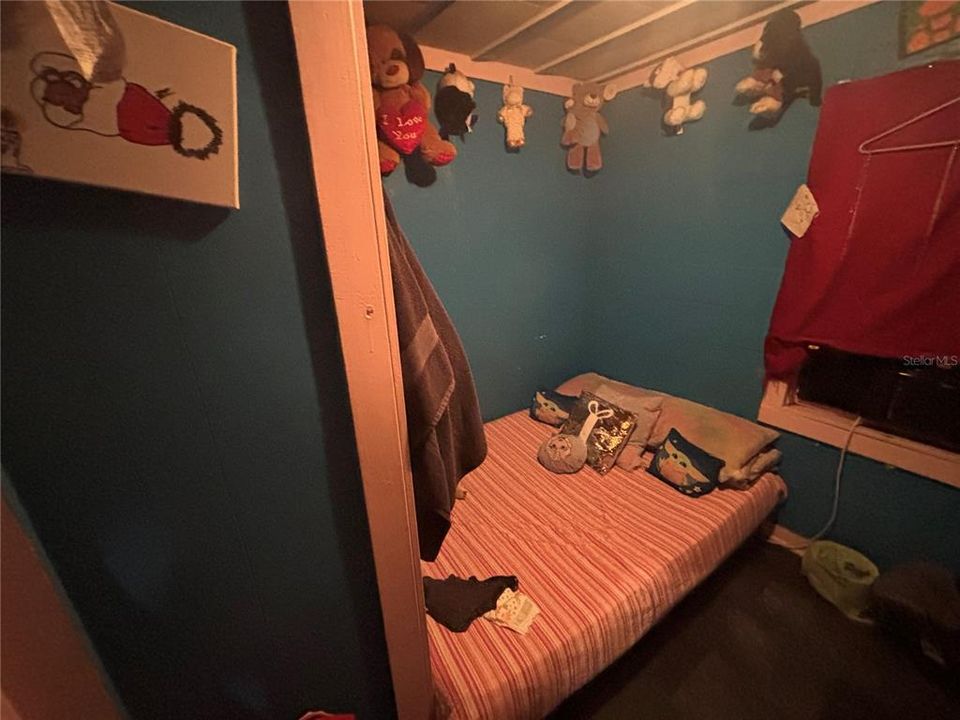 Activo con contrato: $129,900 (3 camas, 2 baños, 881 Pies cuadrados)