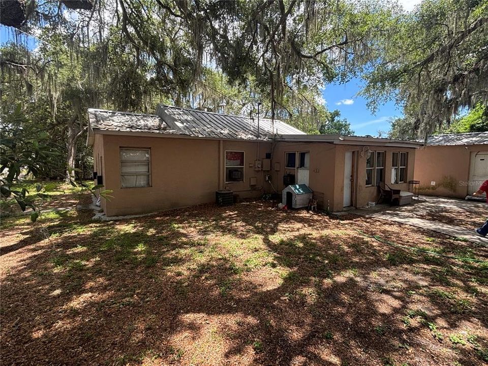 Activo con contrato: $129,900 (3 camas, 2 baños, 881 Pies cuadrados)
