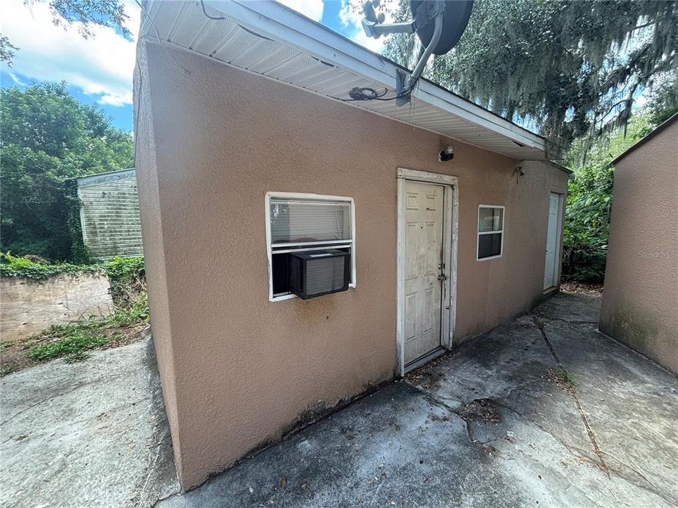 Activo con contrato: $129,900 (3 camas, 2 baños, 881 Pies cuadrados)