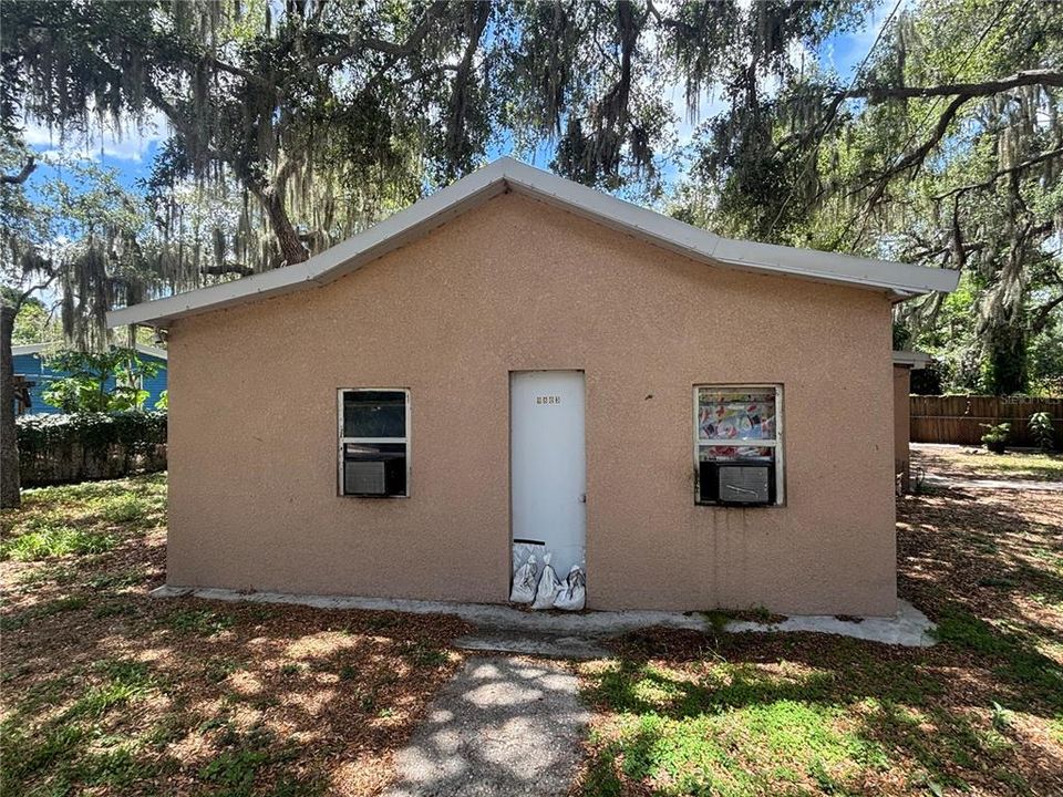 Activo con contrato: $129,900 (3 camas, 2 baños, 881 Pies cuadrados)