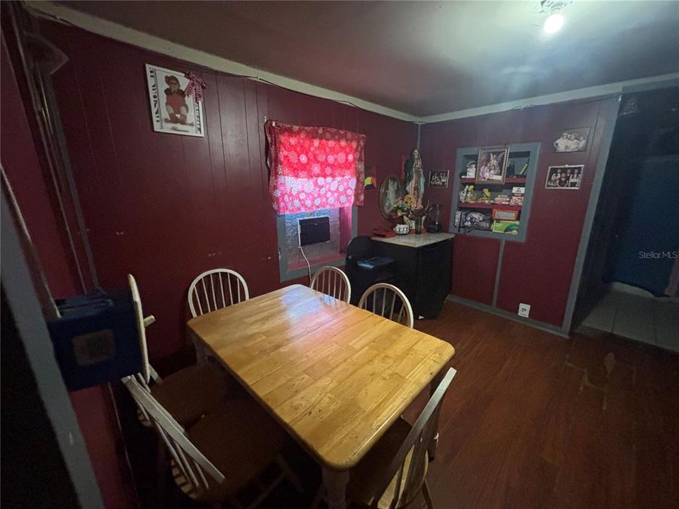 Activo con contrato: $129,900 (3 camas, 2 baños, 881 Pies cuadrados)