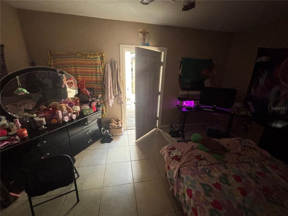 Activo con contrato: $129,900 (3 camas, 2 baños, 881 Pies cuadrados)