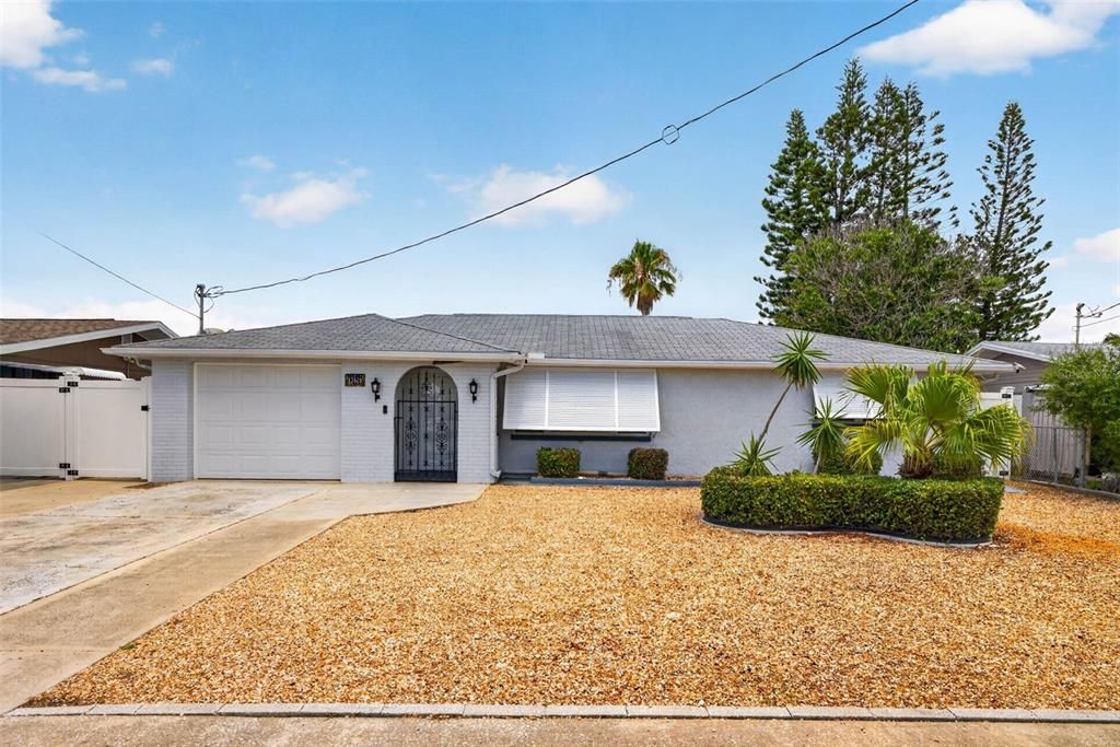 For Sale: $495,000 (2 beds, 2 baths, 1176 Square Feet)