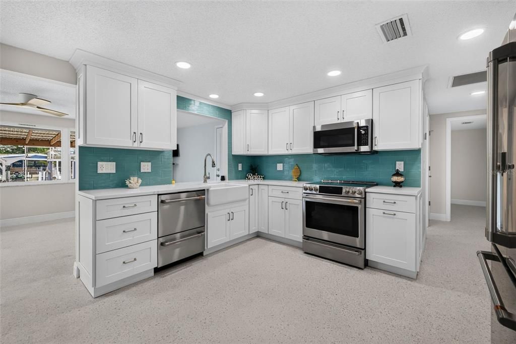 For Sale: $495,000 (2 beds, 2 baths, 1176 Square Feet)