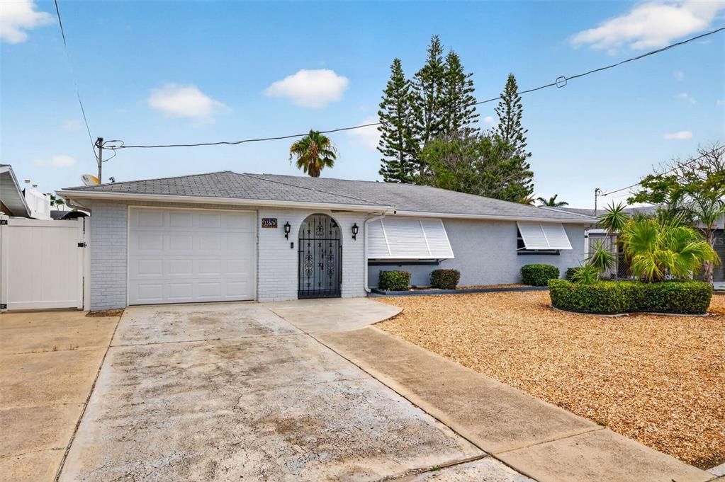 For Sale: $495,000 (2 beds, 2 baths, 1176 Square Feet)