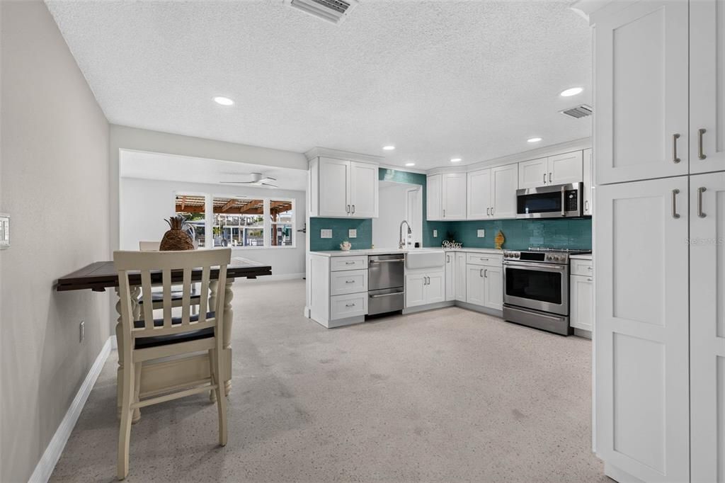 For Sale: $495,000 (2 beds, 2 baths, 1176 Square Feet)