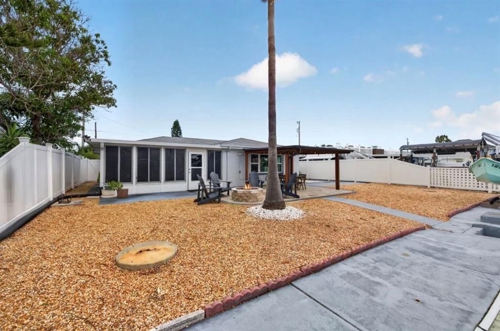 For Sale: $495,000 (2 beds, 2 baths, 1176 Square Feet)