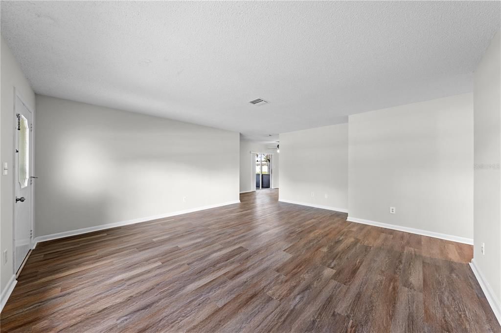 For Sale: $350,000 (3 beds, 2 baths, 1472 Square Feet)