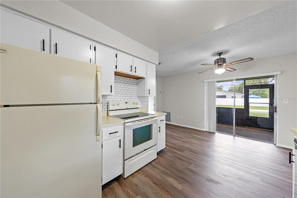 For Sale: $350,000 (3 beds, 2 baths, 1472 Square Feet)