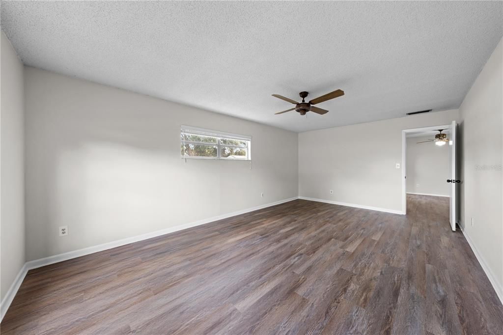For Sale: $350,000 (3 beds, 2 baths, 1472 Square Feet)