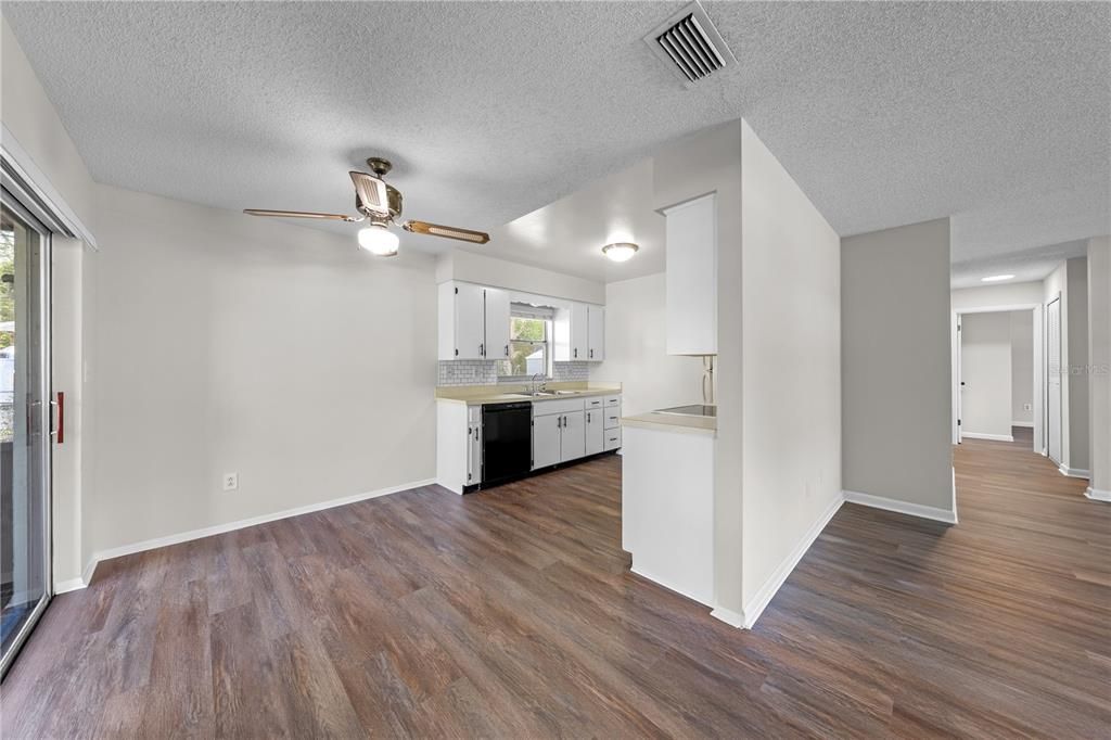For Sale: $350,000 (3 beds, 2 baths, 1472 Square Feet)