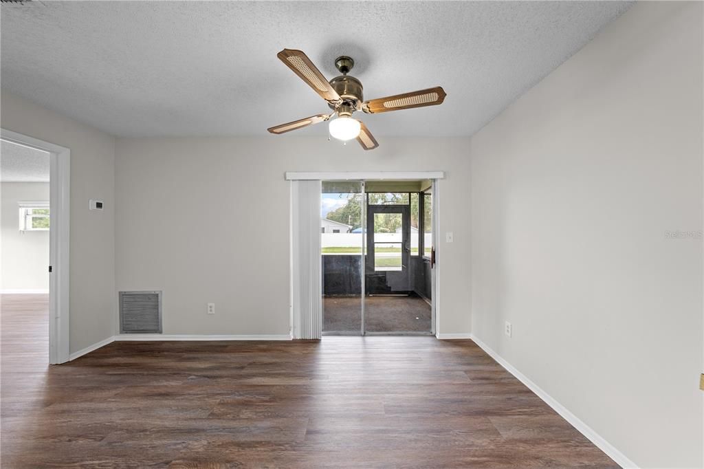 For Sale: $350,000 (3 beds, 2 baths, 1472 Square Feet)
