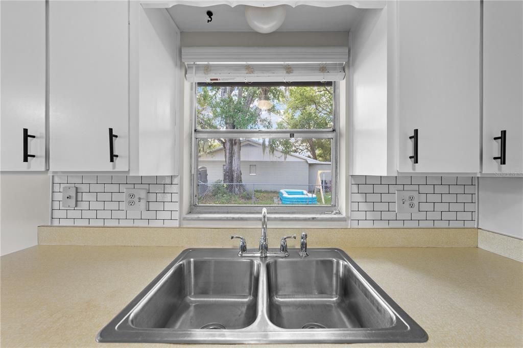 For Sale: $350,000 (3 beds, 2 baths, 1472 Square Feet)