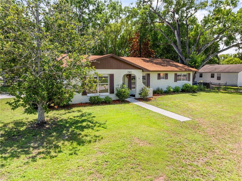 For Sale: $350,000 (3 beds, 2 baths, 1472 Square Feet)