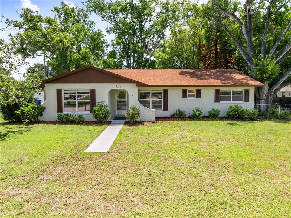 For Sale: $350,000 (3 beds, 2 baths, 1472 Square Feet)
