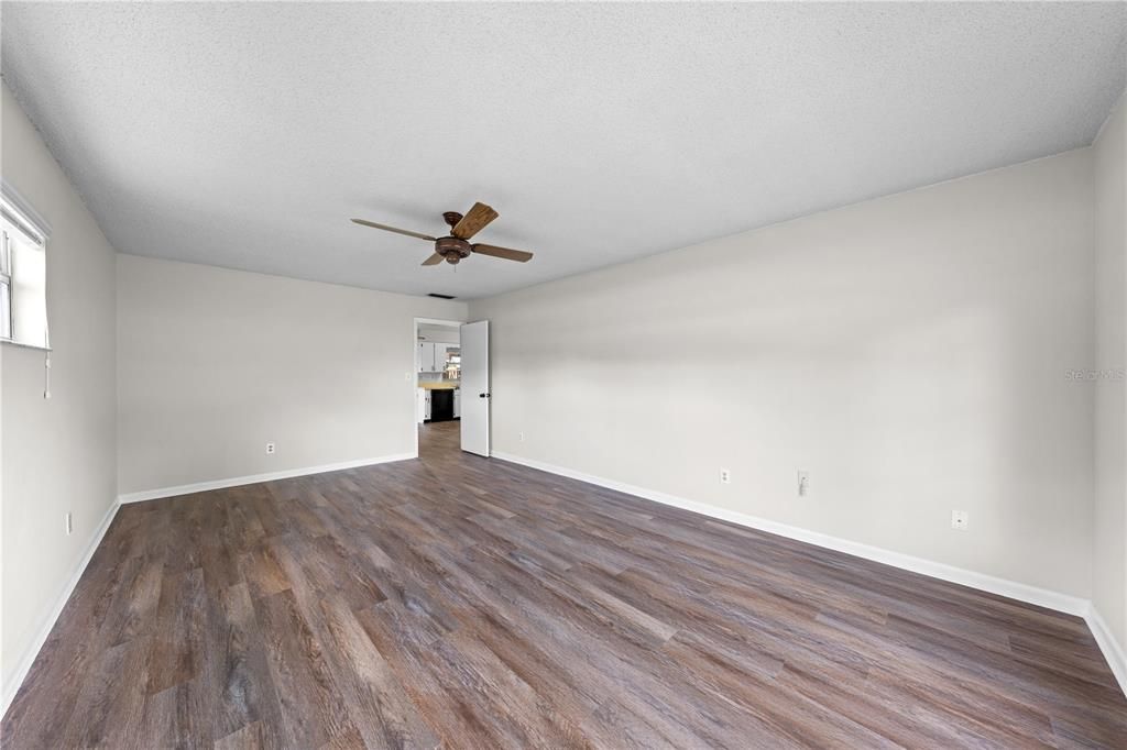 For Sale: $350,000 (3 beds, 2 baths, 1472 Square Feet)