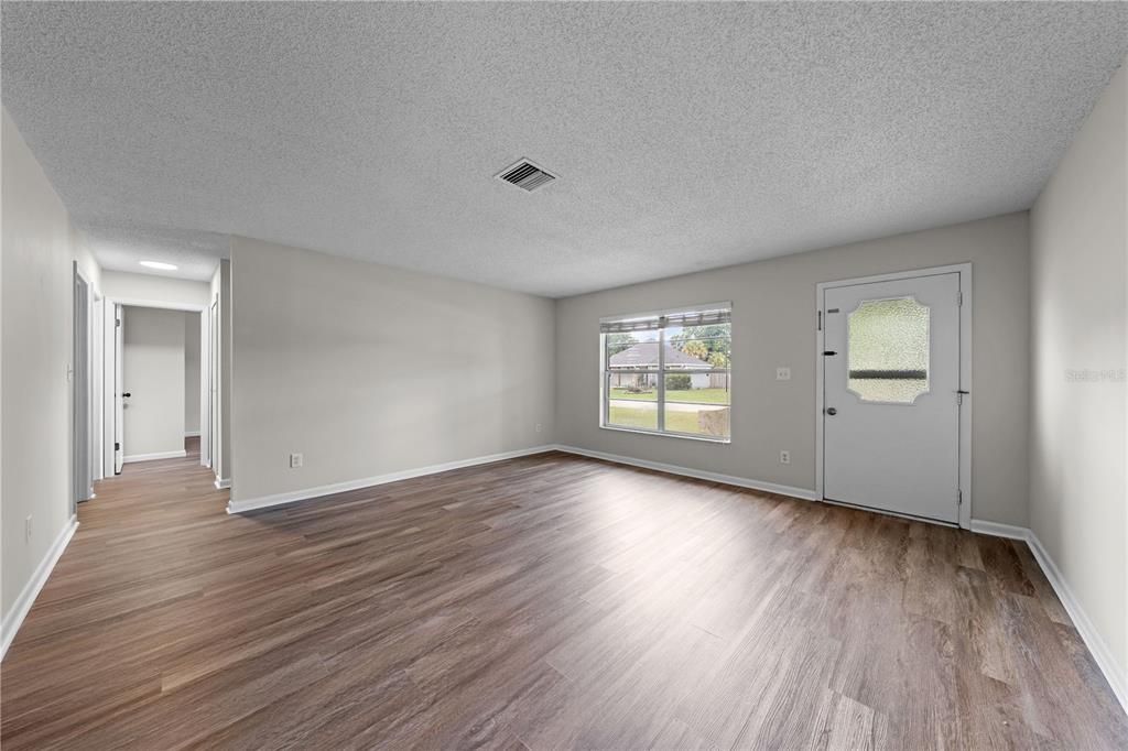 For Sale: $350,000 (3 beds, 2 baths, 1472 Square Feet)