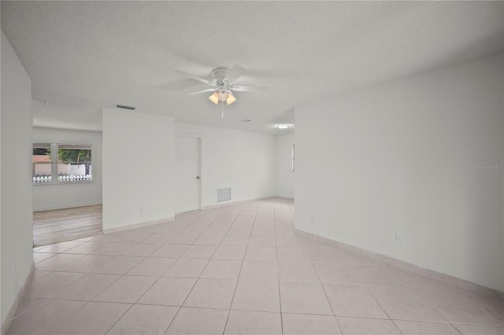 En Venta: $318,000 (3 camas, 2 baños, 1656 Pies cuadrados)