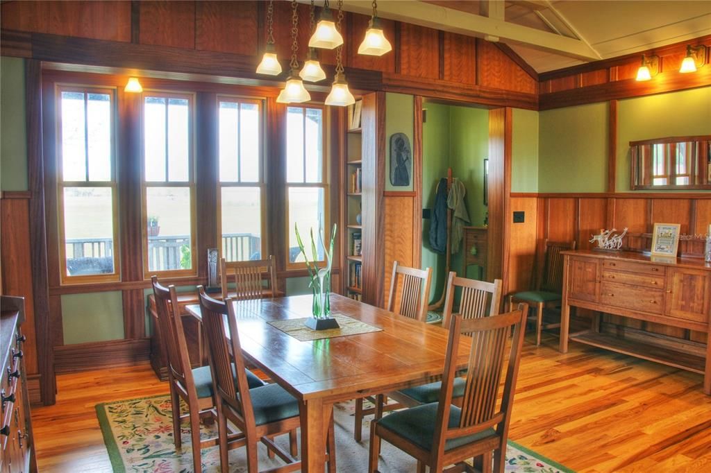 На продажу: $255,000 (5.07 acres)
