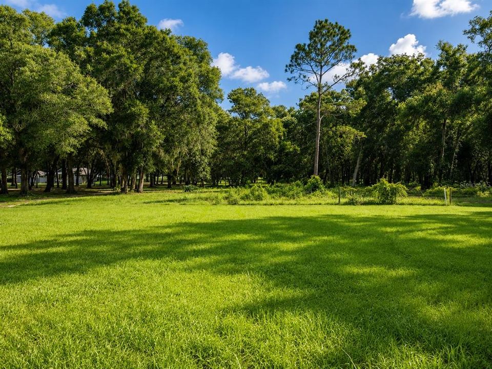 На продажу: $255,000 (5.07 acres)