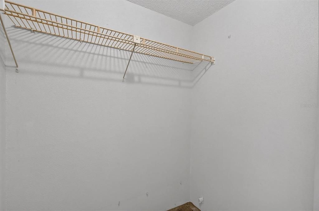 For Sale: $125,000 (1 beds, 1 baths, 822 Square Feet)