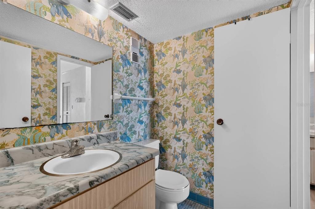 For Sale: $125,000 (1 beds, 1 baths, 822 Square Feet)
