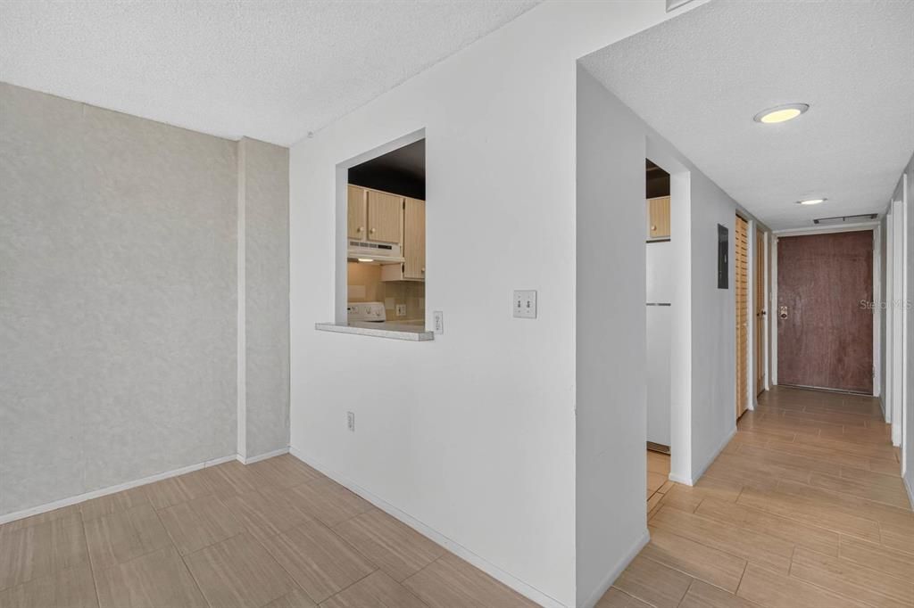 For Sale: $125,000 (1 beds, 1 baths, 822 Square Feet)