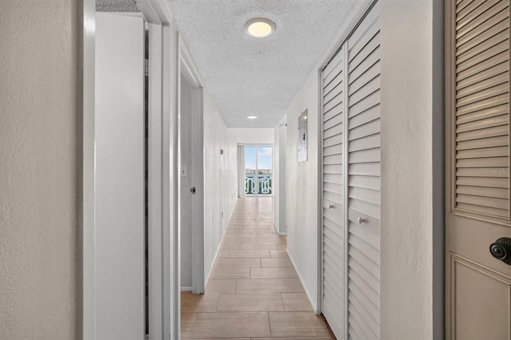 For Sale: $125,000 (1 beds, 1 baths, 822 Square Feet)