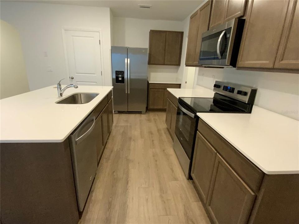 В аренду: $2,799 (5 спален, 3 ванн, 2450 Квадратных фут)