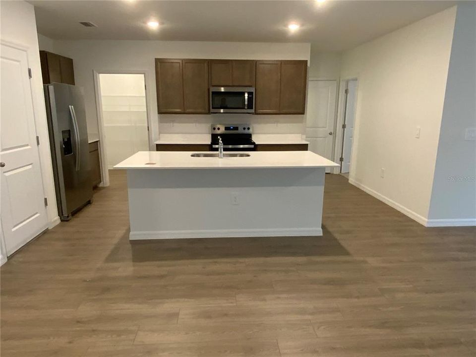 В аренду: $2,799 (5 спален, 3 ванн, 2450 Квадратных фут)