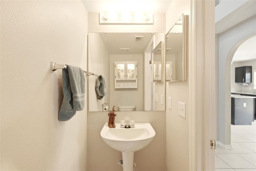 На продажу: $379,900 (4 спален, 2 ванн, 2201 Квадратных фут)