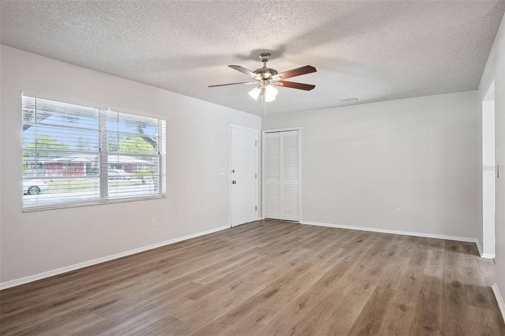 For Sale: $329,900 (3 beds, 2 baths, 1221 Square Feet)