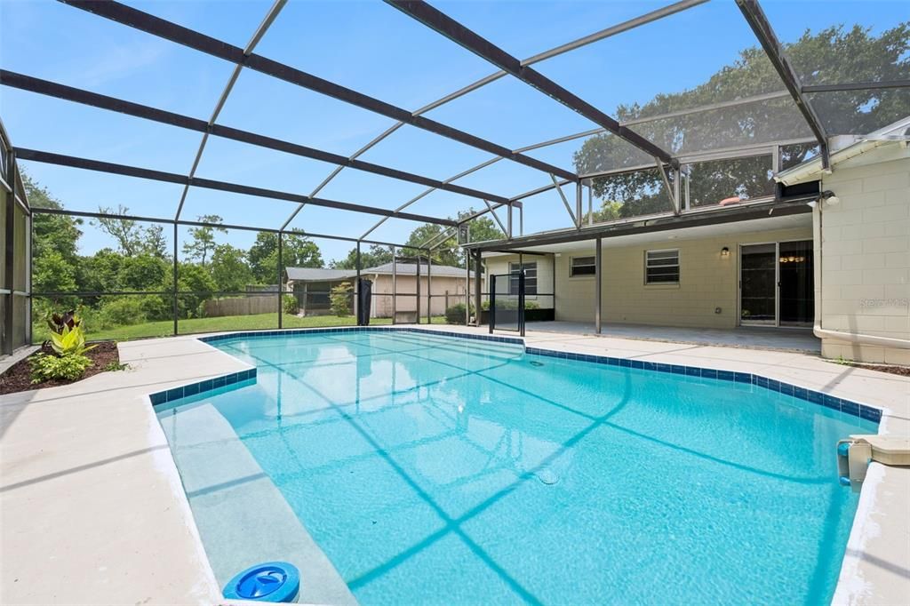 For Sale: $329,900 (3 beds, 2 baths, 1221 Square Feet)