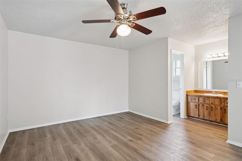 For Sale: $329,900 (3 beds, 2 baths, 1221 Square Feet)