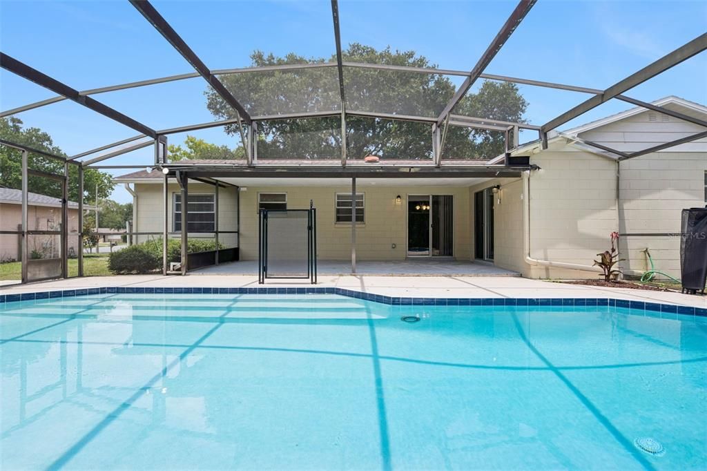 For Sale: $329,900 (3 beds, 2 baths, 1221 Square Feet)