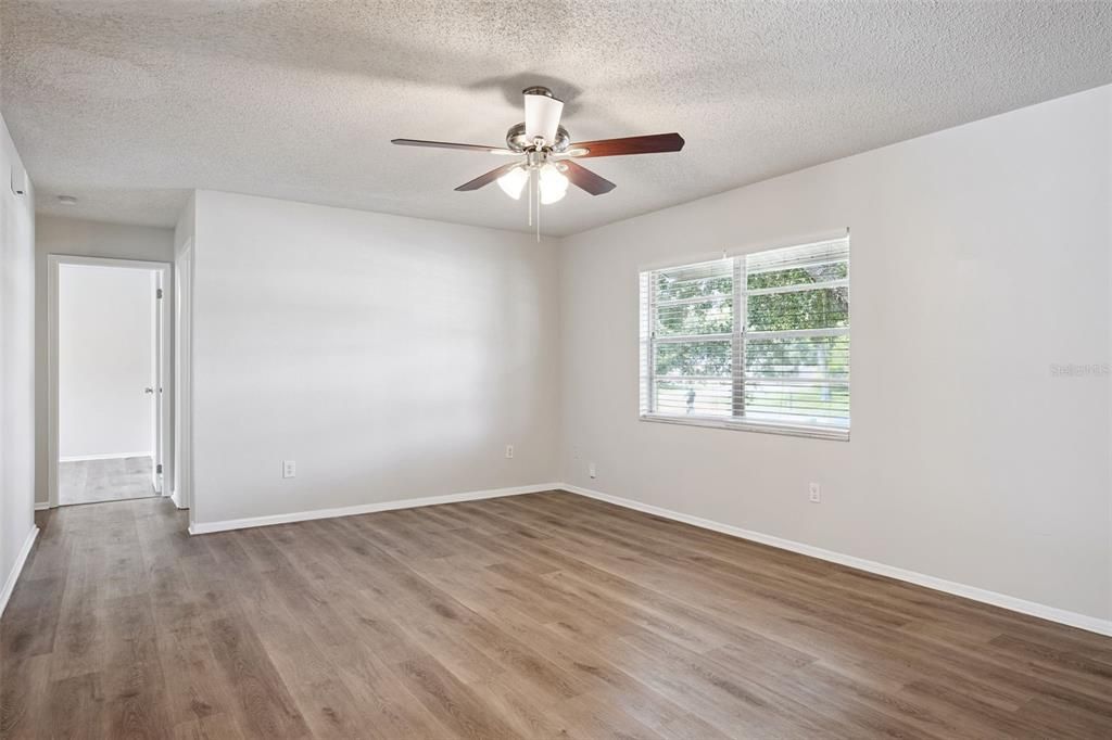 For Sale: $329,900 (3 beds, 2 baths, 1221 Square Feet)