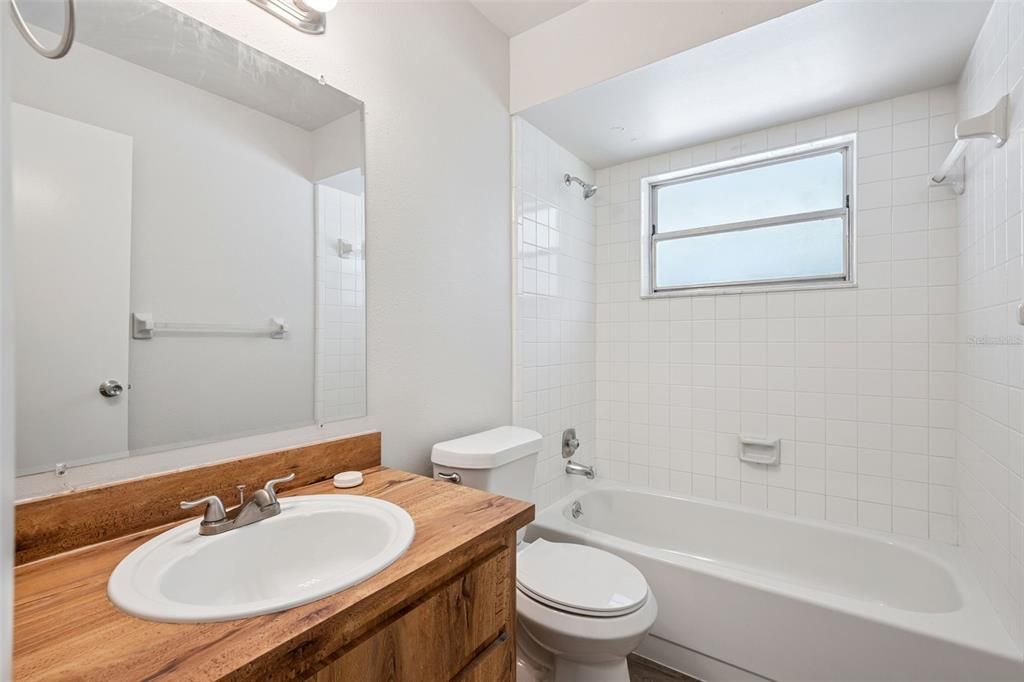 For Sale: $329,900 (3 beds, 2 baths, 1221 Square Feet)