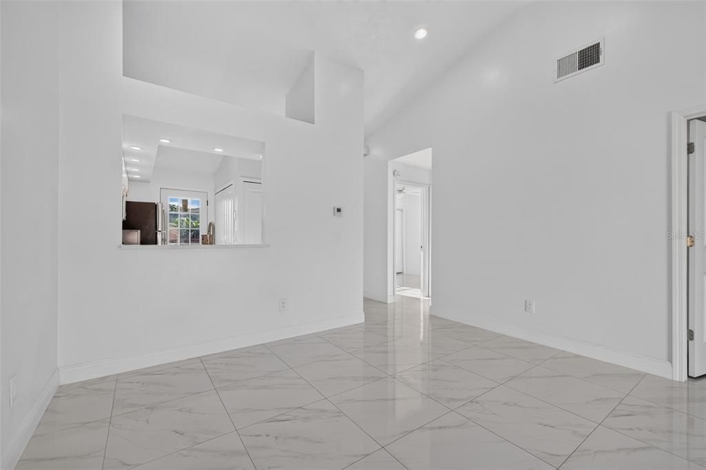 For Rent: $1,775 (2 beds, 2 baths, 902 Square Feet)