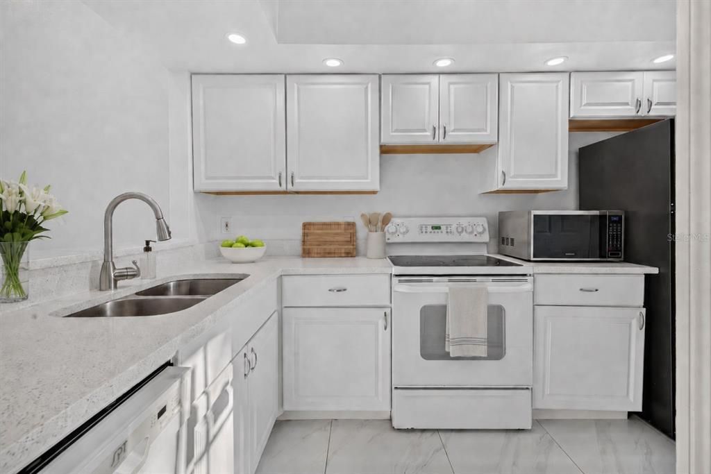 For Rent: $1,775 (2 beds, 2 baths, 902 Square Feet)