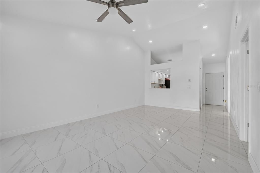 For Rent: $1,775 (2 beds, 2 baths, 902 Square Feet)