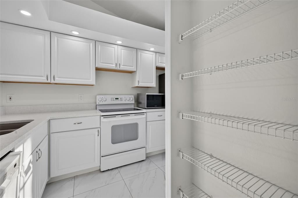 For Rent: $1,775 (2 beds, 2 baths, 902 Square Feet)